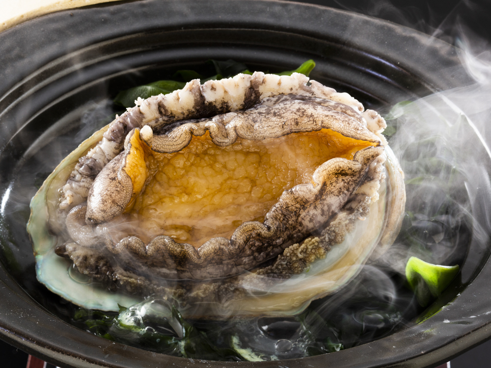 アツアツ!鮑の陶板焼き