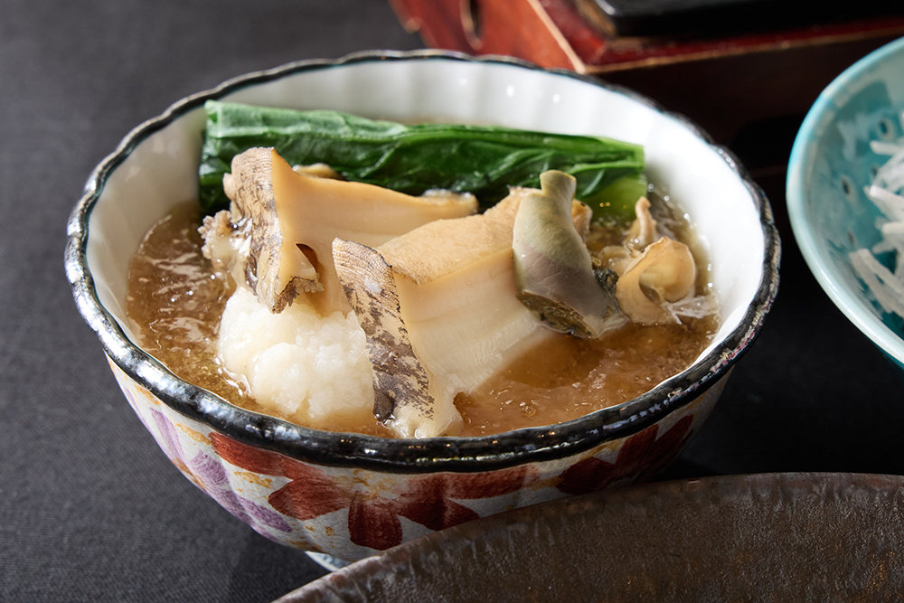 戻し鮑の蕪蒸し淡味あんかけ